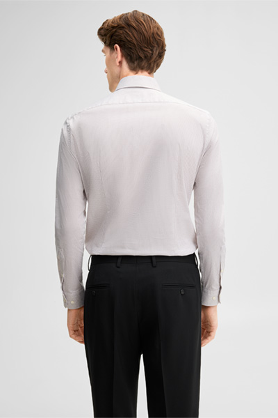 Leads to product detail page "Stretch shirt with a Kent collar, white"