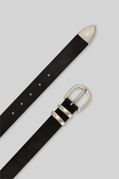 Mène à la page produit « Ceinture en cuir, noire »