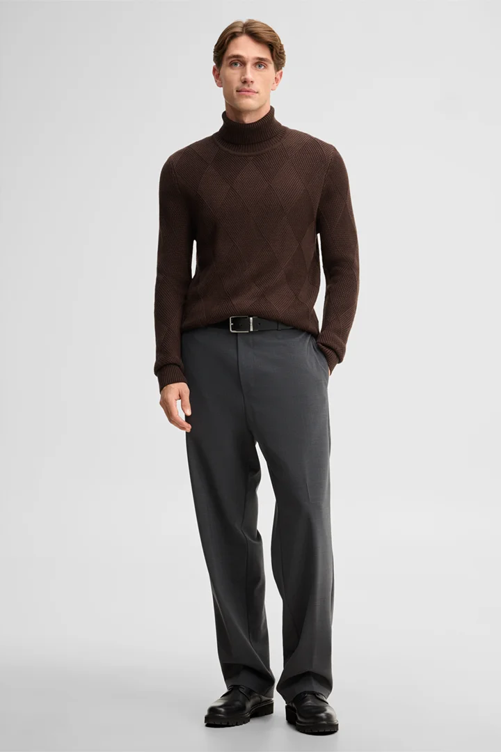 Strellson presents the product Wool-blend pleated trousers, anthracite from the category Trousers as an outfit