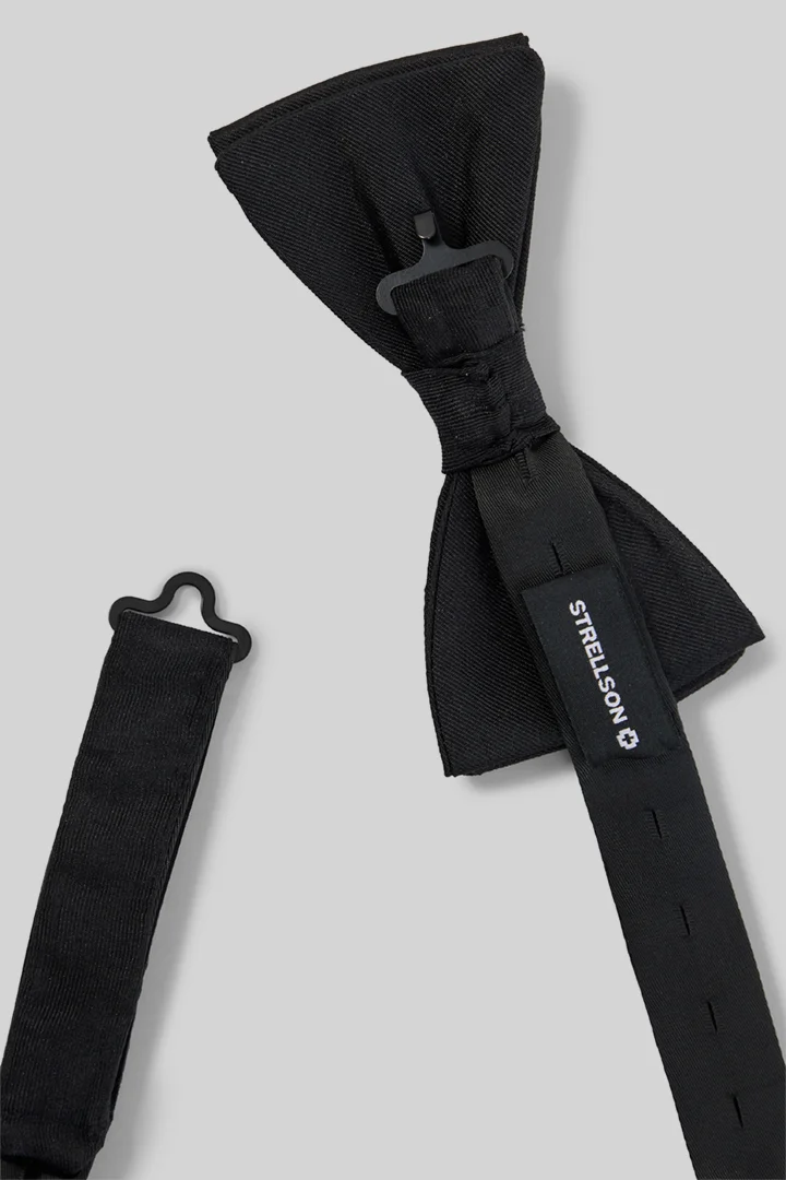 Leads to product detail page "Pure silk bow tie, black"