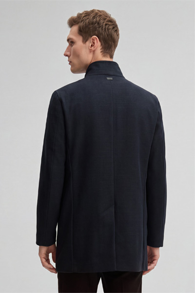 Mène à la page produit « Manteau à col montant, bleu marine »
