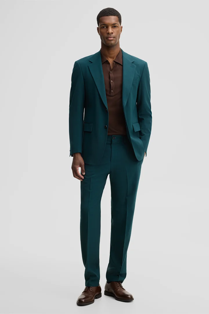 Mène à la page produit « Costume en laine mélangée, couleur pétrole »