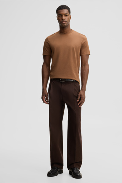 Leads to product detail page "Pure cotton t-shirt, brown"