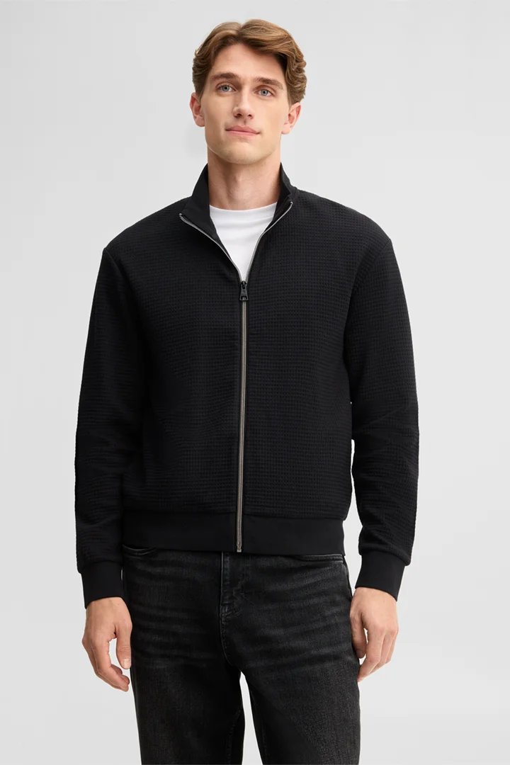 Mène à la page produit « Veste sweat à fermeture éclair, noire »