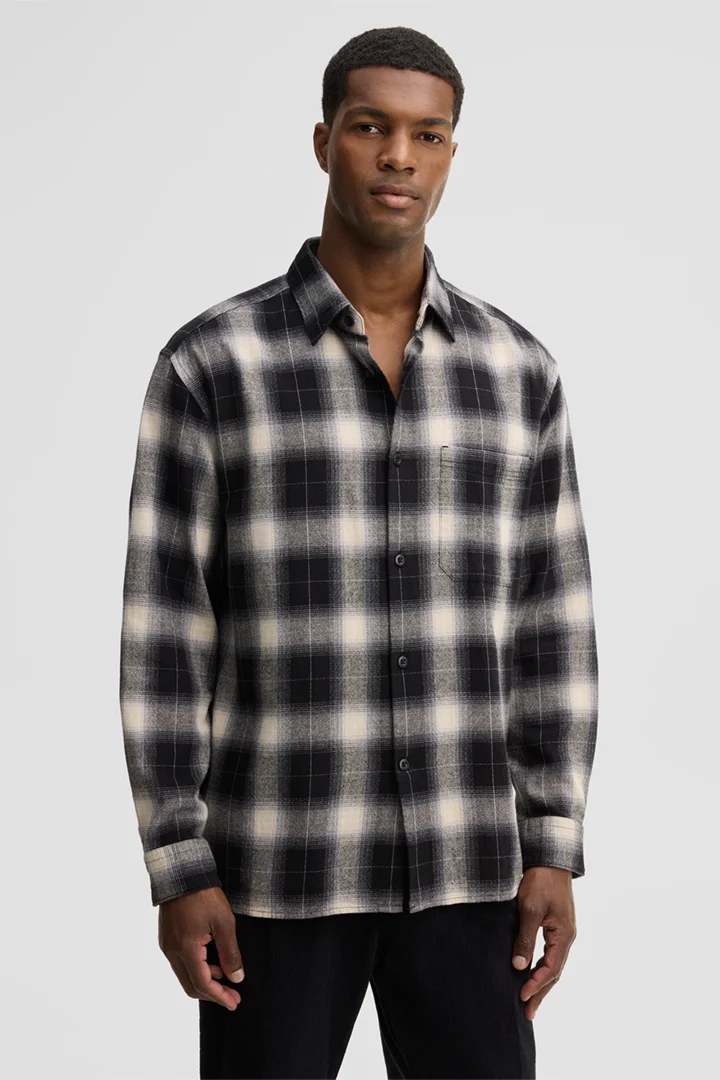Leads to product detail page "Cotton shirt, black/ecru"