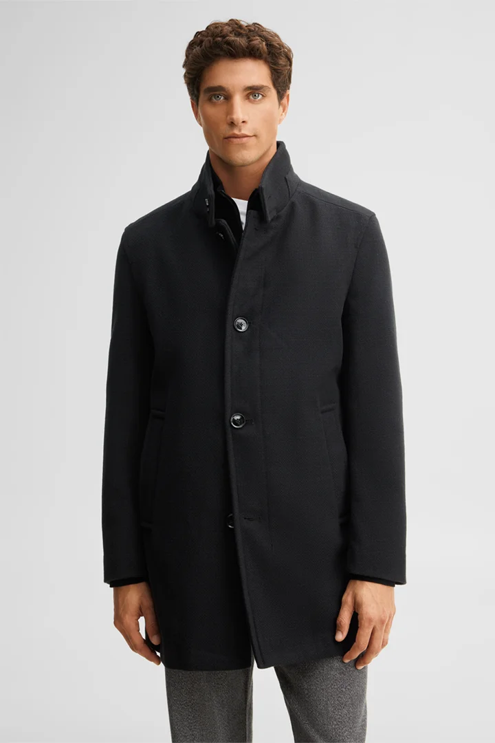 Leads to product detail page "Coat with a stand-up collar, black"