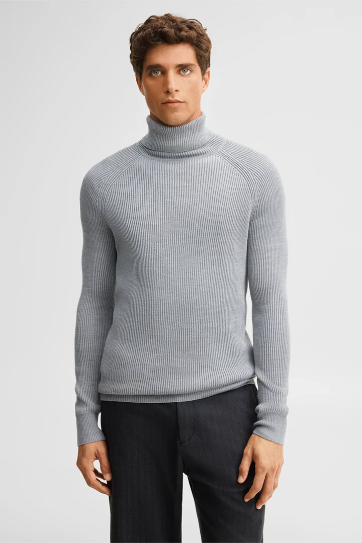 Führt zu Produktdetailseite „Rollkragen-Pullover aus Wollmix, grau"