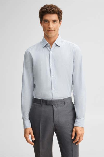 Mène à la page produit « Chemise en coton, bleu clair »