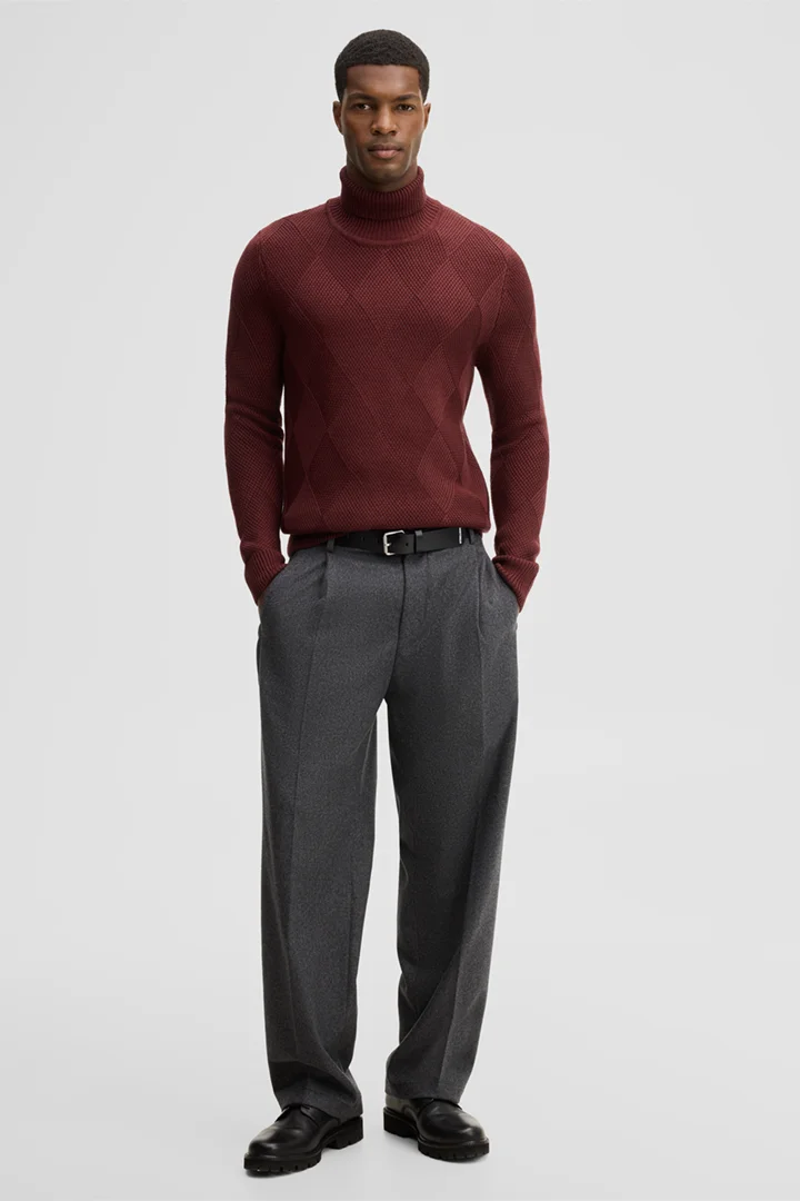 Leads to product detail page "Turtleneck jumper, burgundy"