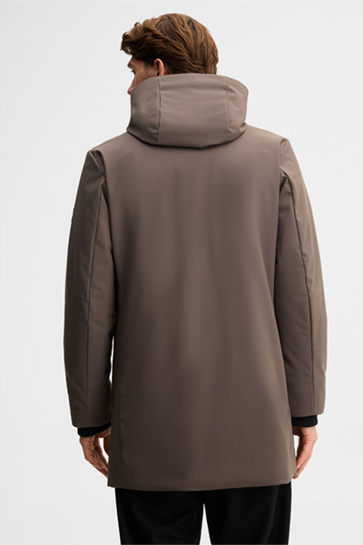 Mène à la page produit « Parka à capuche, couleur olive »