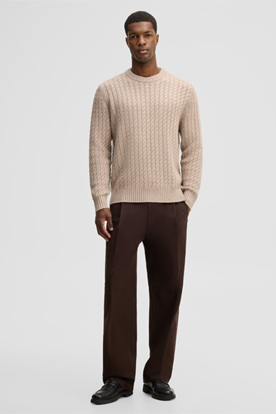 Leads to product detail page "Beige crew-neck jumper with cashmere"