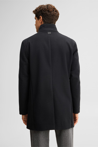 Leads to product detail page "Coat with a stand-up collar, black"