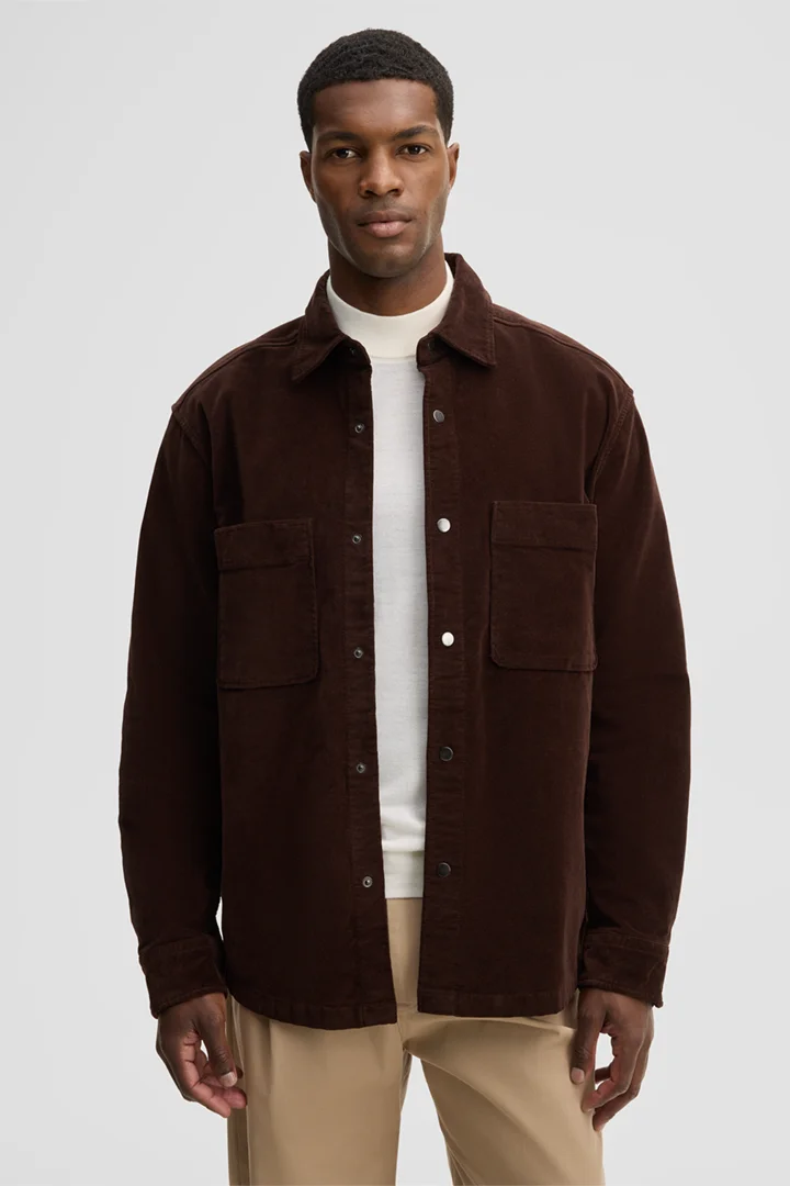 Leads to product detail page "Stretch shirt, brown"