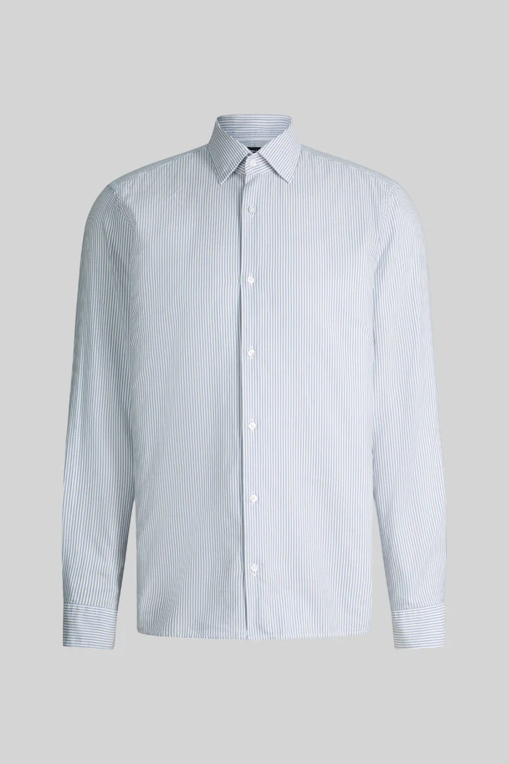 Leads to product detail page "Cotton shirt, light blue"