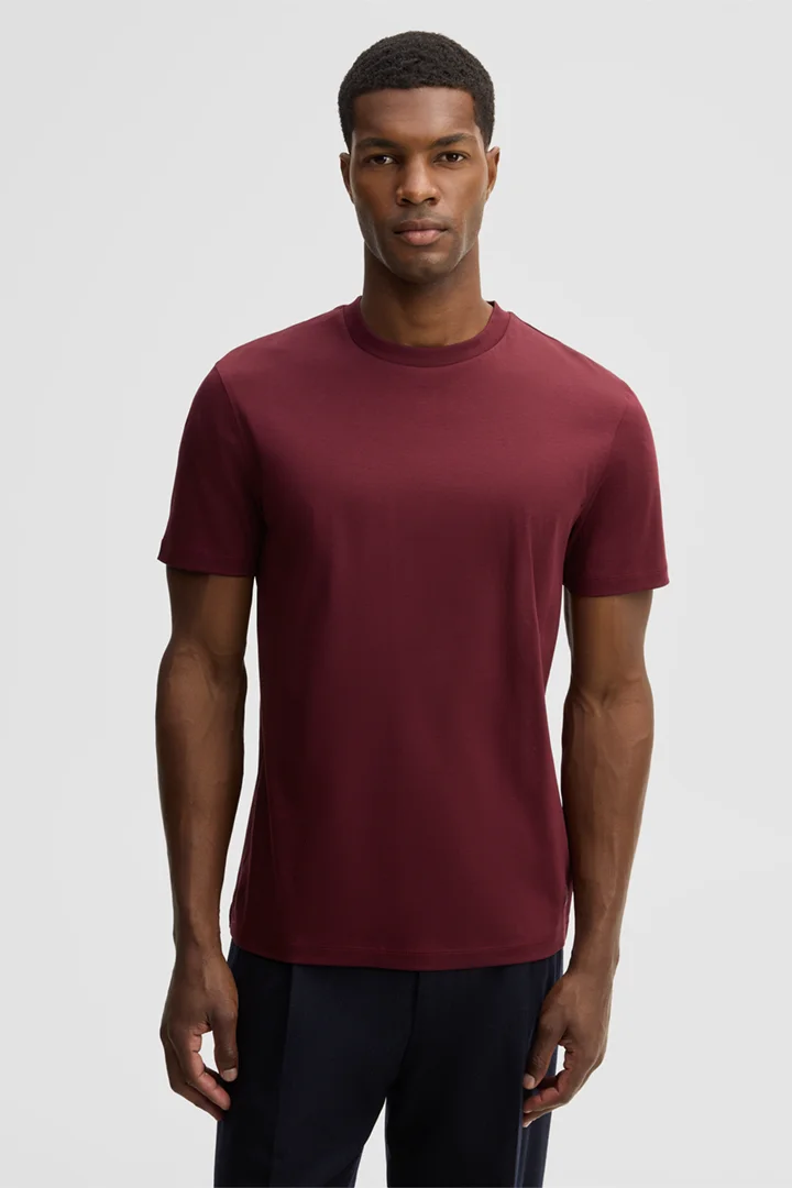 Leads to product detail page "Pure cotton t-shirt, burgundy"