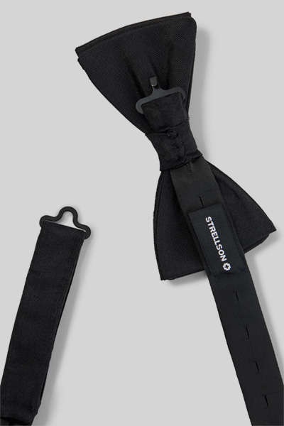Leads to product detail page "Pure silk bow tie, black"