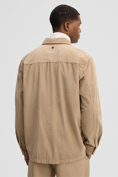 Leads to product detail page "Casual cotton shirt, beige"