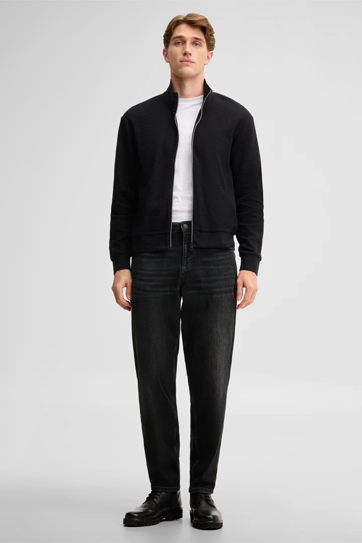 Mène à la page produit « Veste sweat à fermeture éclair, noire »