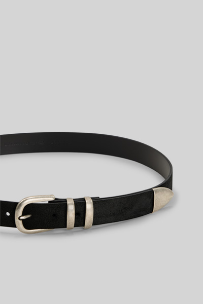 Mène à la page produit « Ceinture en cuir, noire »