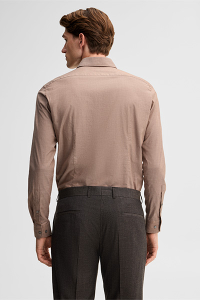 Leads to product detail page "Stretch shirt with a Kent collar, beige"