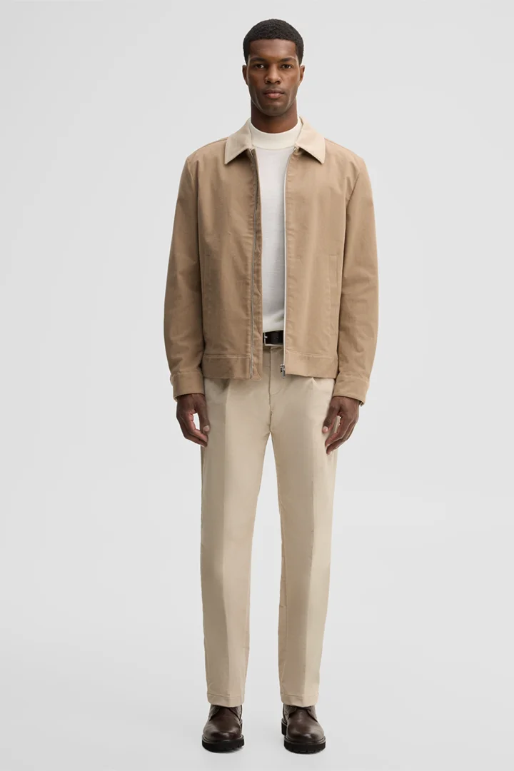 Leads to product detail page "Modular trousers in a cotton blend, off-white"