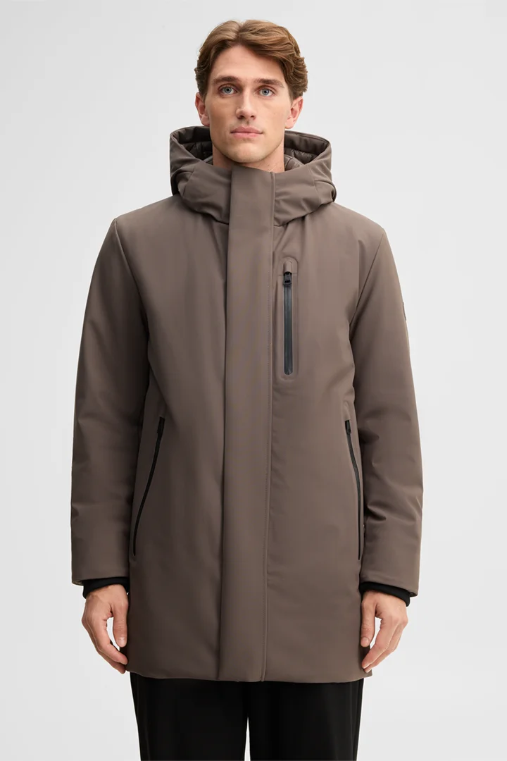 Mène à la page produit « Parka à capuche, couleur olive »