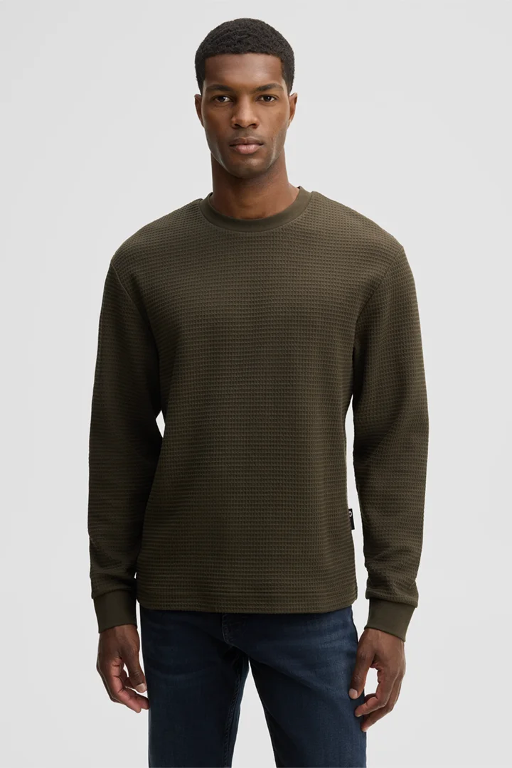Leads to product detail page "Round-neck jumper, olive"