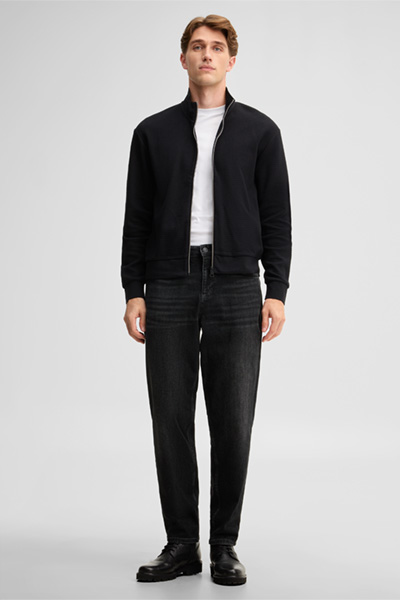 Mène à la page produit « Veste sweat à fermeture éclair, noire »