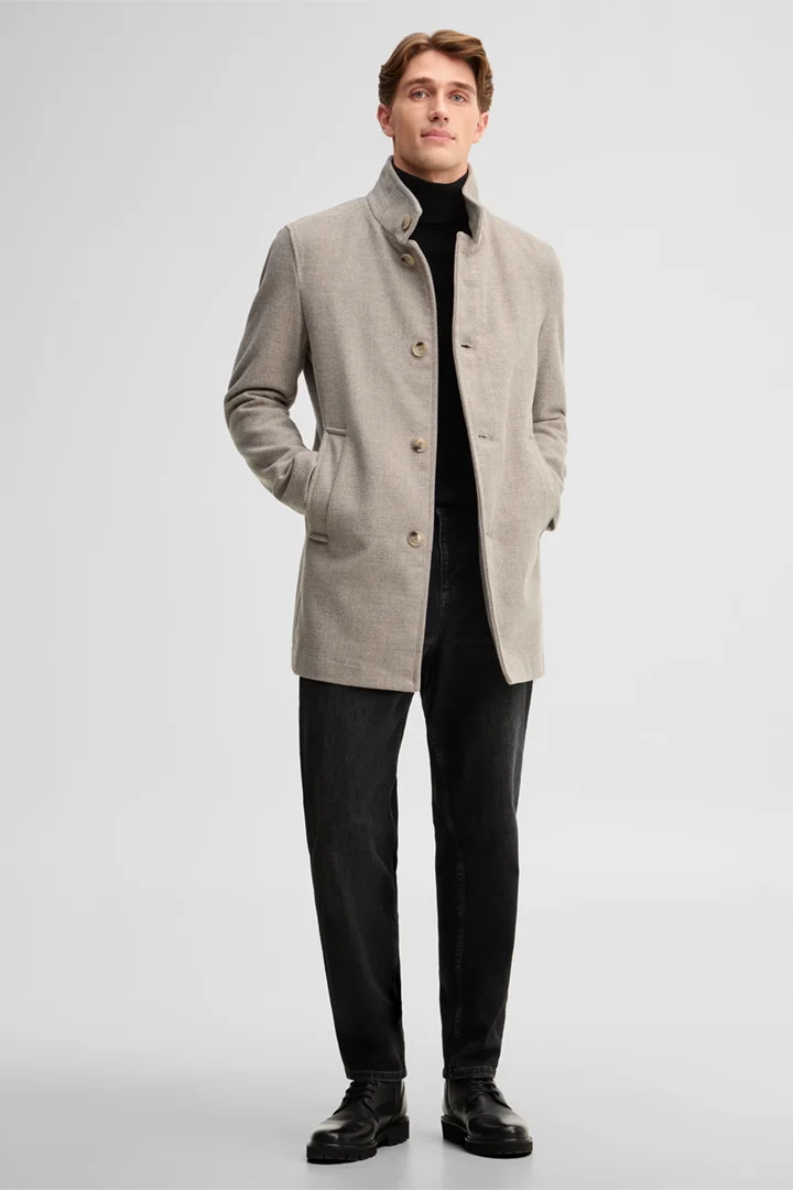 Führt zu Produktdetailseite „Mantel mit Stehkragen, beige"