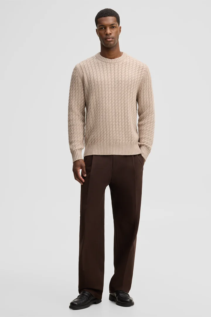 Leads to product detail page "Beige crew-neck jumper with cashmere"