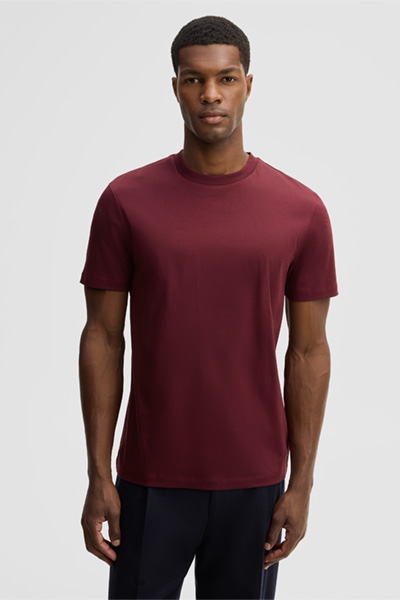 Leads to product detail page "Pure cotton t-shirt, burgundy"