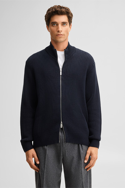 Führt zu Produktdetailseite „Strickjacke mit Stehkragen, navy"