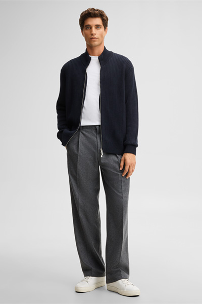 Führt zu Produktdetailseite „Strickjacke mit Stehkragen, navy"
