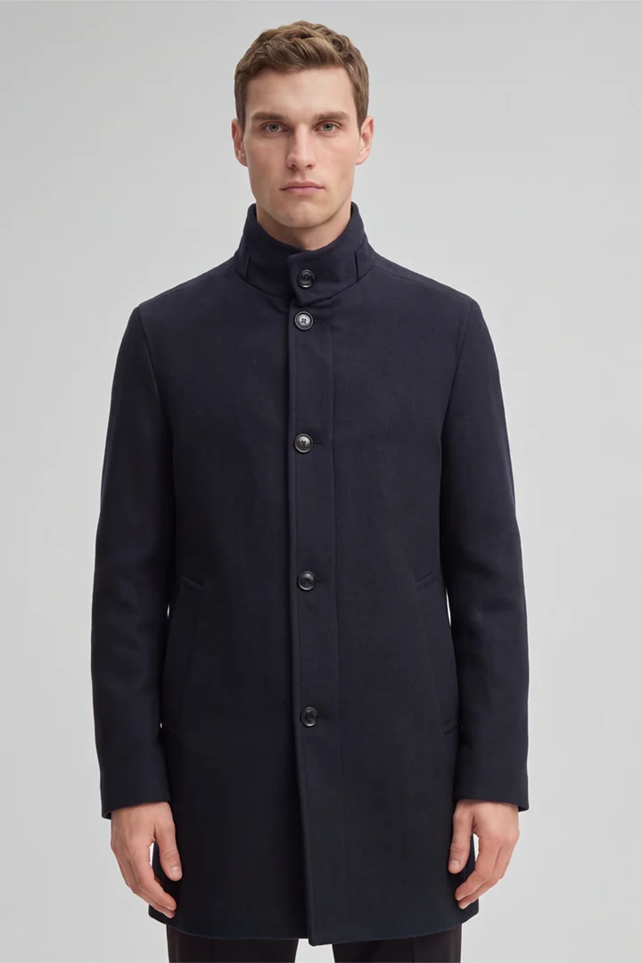 Mène à la page produit « Manteau à col montant, bleu marine »