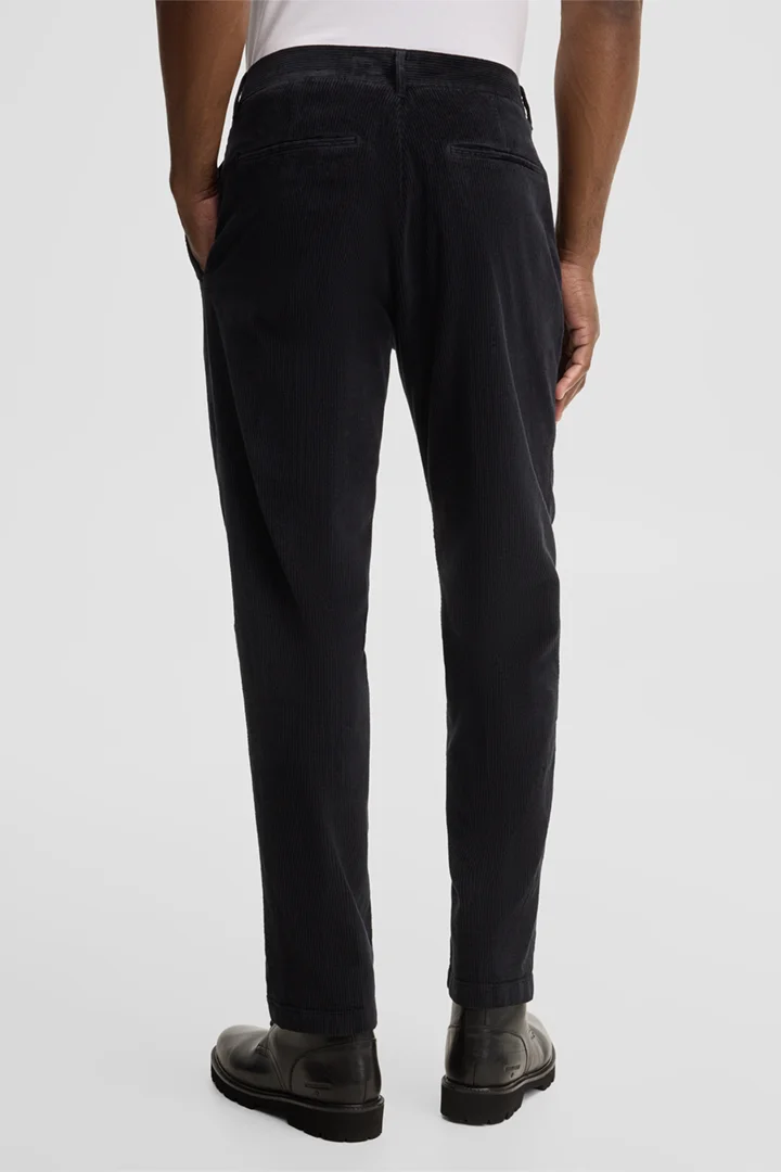 Führt zu Produktdetailseite „Cord-Chino mit Stretch, schwarz"