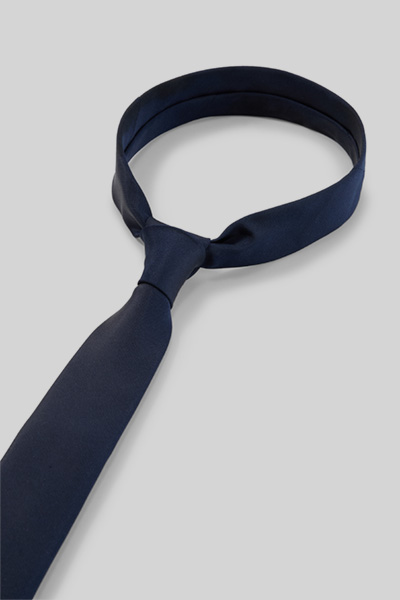 Leads to product detail page "Pure silk tie, navy"