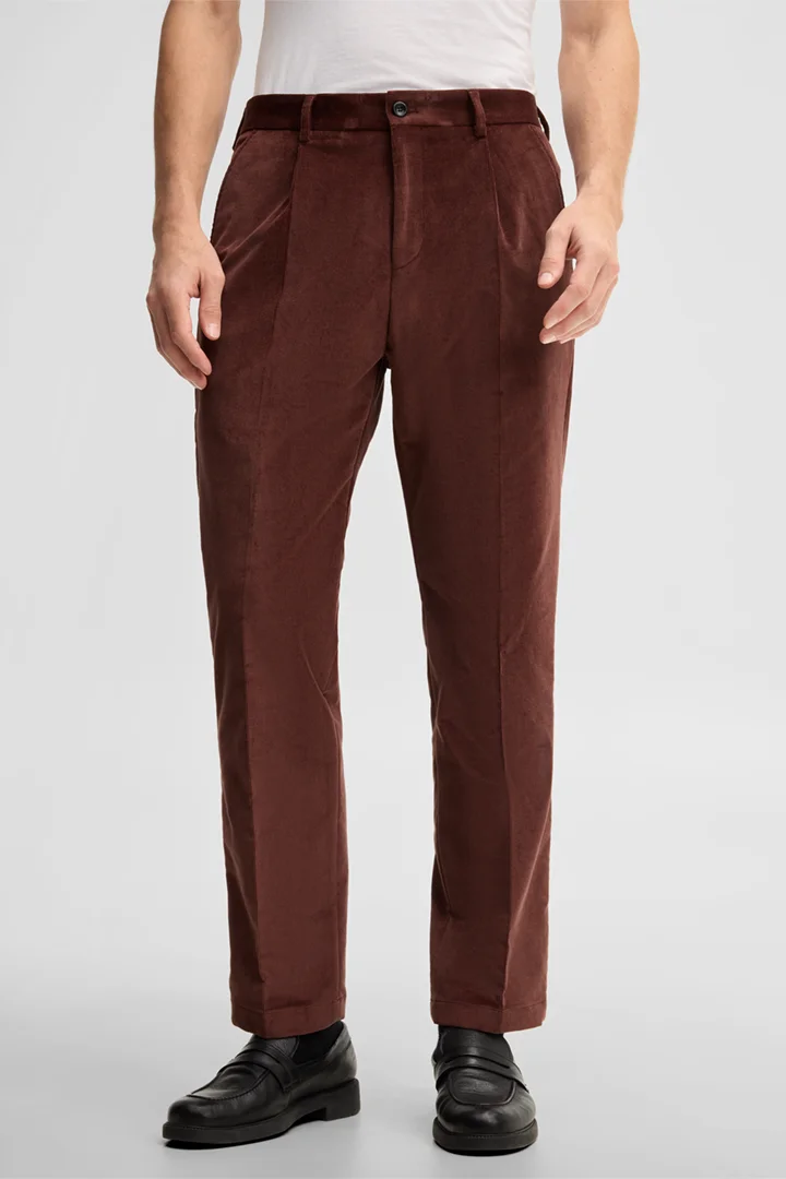 Leidt naar de productdetailpagina „Corduroy-broek uit een katoenmix, in bouwpakketstijl, bordeauxrood"