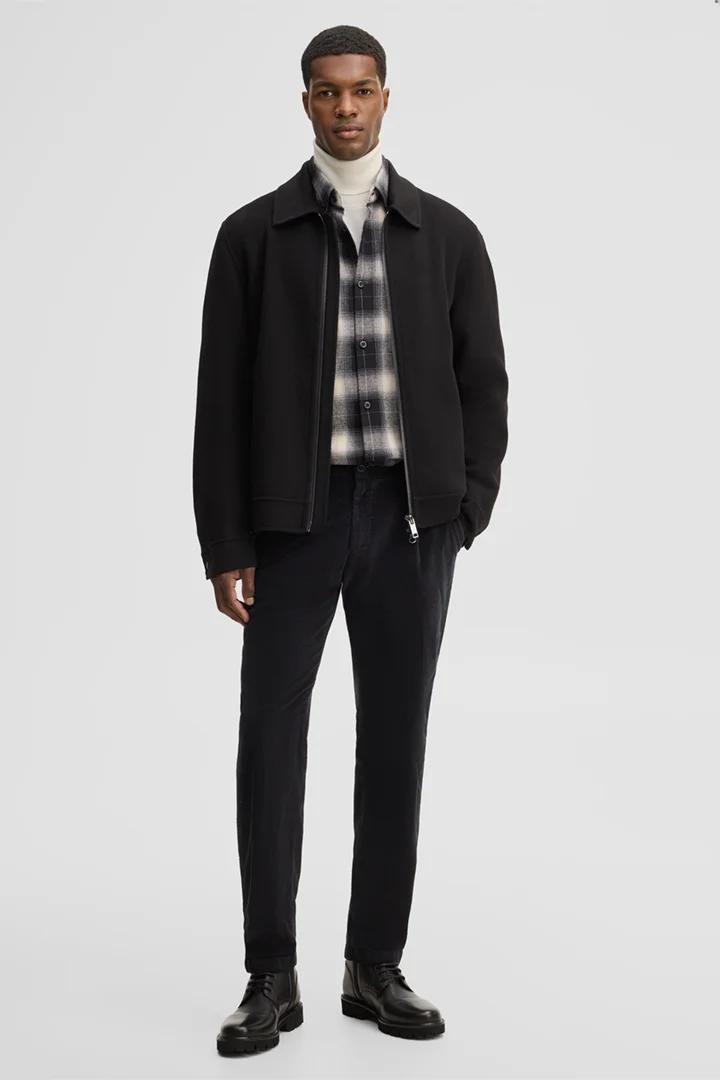 Leads to product detail page "Cotton shirt, black/ecru"