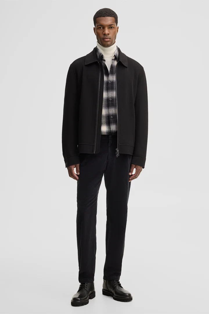 Leads to product detail page "Stretch corduroy chinos, black"