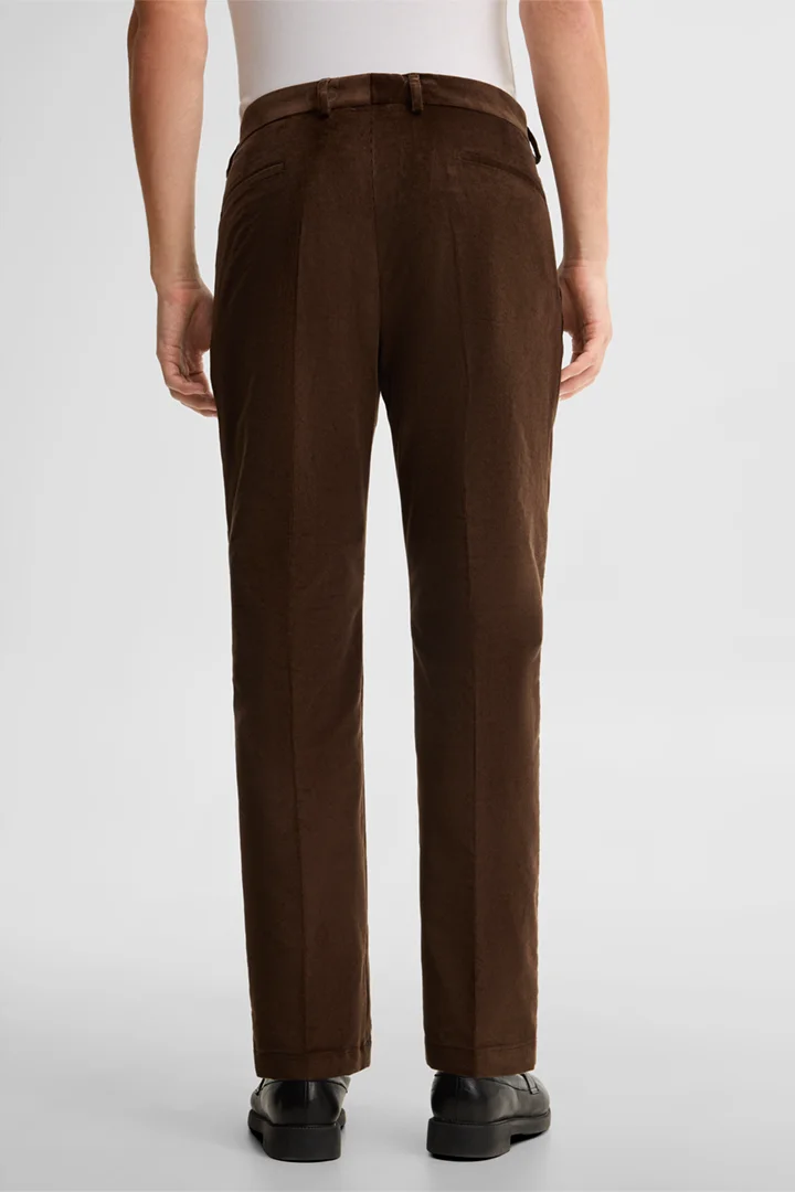 Leads to product detail page "Corduroy modular pants made from a cotton blend, brown"