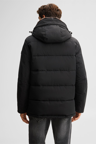 Führt zu Produktdetailseite „Steppjacke mit Kapuze, schwarz"