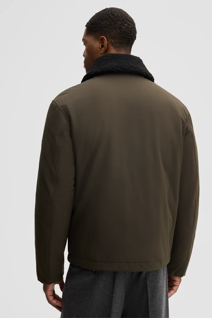 Mène à la page produit « Veste de campagne à col rabattu, couleur olive »