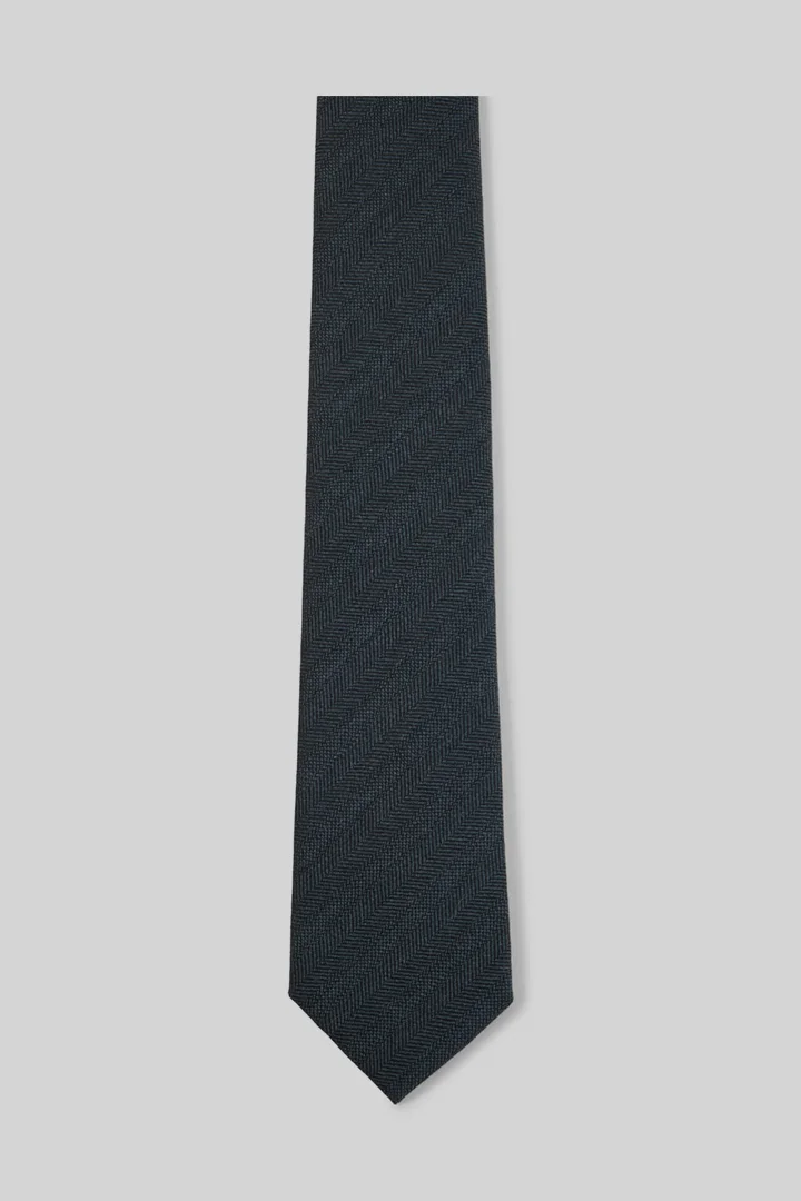 Leads to product detail page "Virgin wool tie, olive"