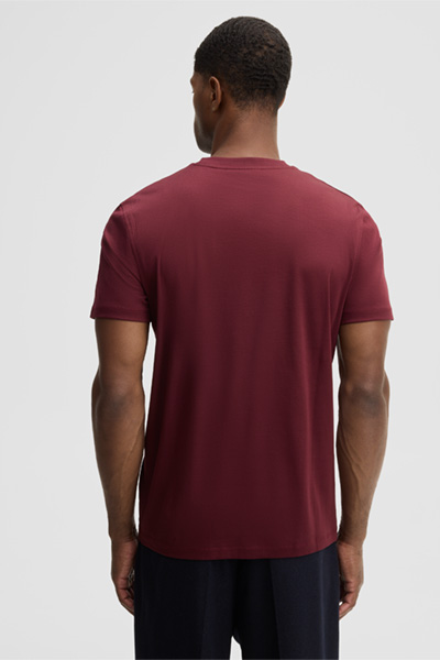 Leads to product detail page "Pure cotton t-shirt, burgundy"