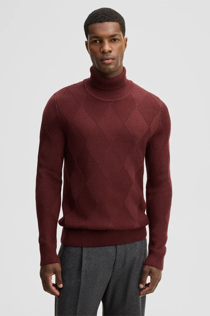 Leads to product detail page "Turtleneck jumper, burgundy"