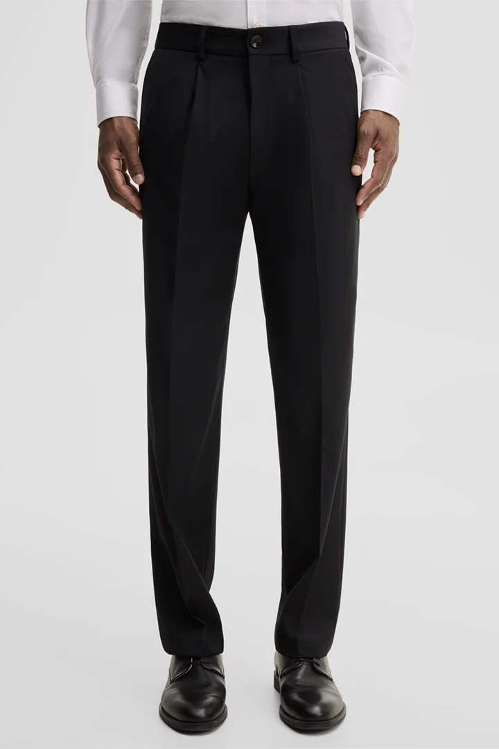 Leads to product detail page "Modular trousers in a wool blend, black"