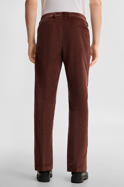 Leidt naar de productdetailpagina „Corduroy-broek uit een katoenmix, in bouwpakketstijl, bordeauxrood"