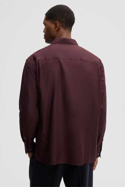 Leads to product detail page "Casual shirt in a cotton blend, burgundy"