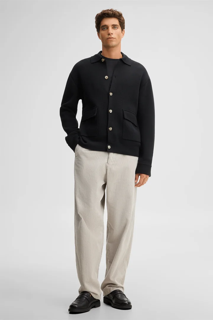 Mène à la page produit « Veste, noir »