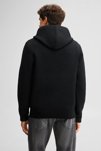 Mène à la page produit « Sweat à capuche, noir »
